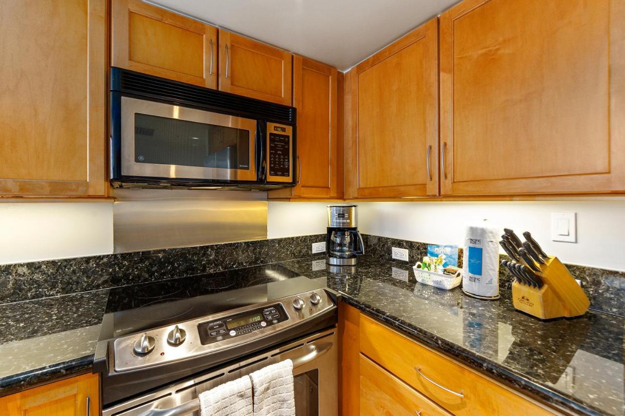 Renovated With City View At Aqua Palms Waikiki Honolulu Dış mekan fotoğraf